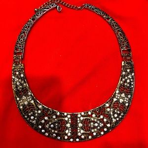 Collar necklace